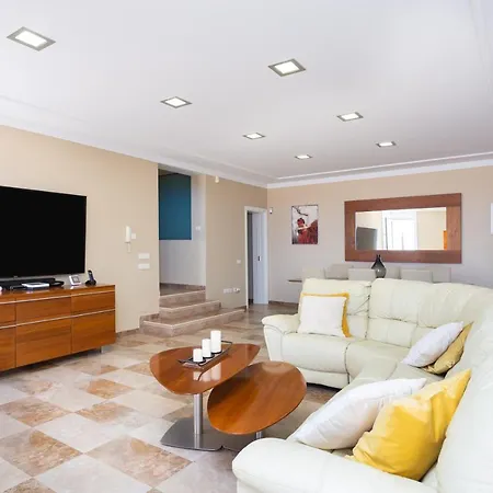 Tabaiba Luxus With Heatable Pool * El Rosario (Tenerife)
